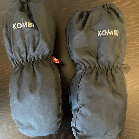 Kombi Children’s Charcoal Winter Mittens - Picture 2 of 6